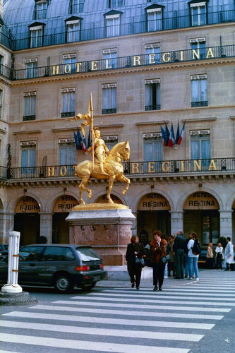 Paryu017c 11.10.96 Pl.Vendome - Palais Royal - 03 - Hotel Regina.jpg